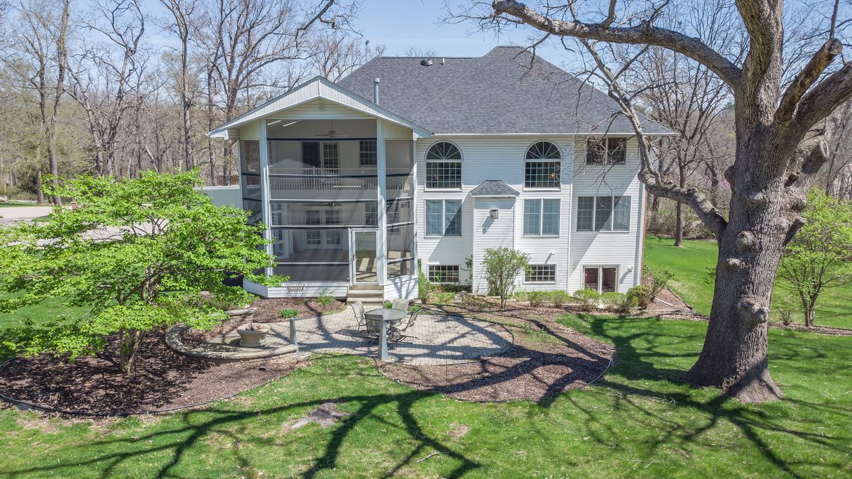 1687 Barberry Circle, Freeport, IL 61032