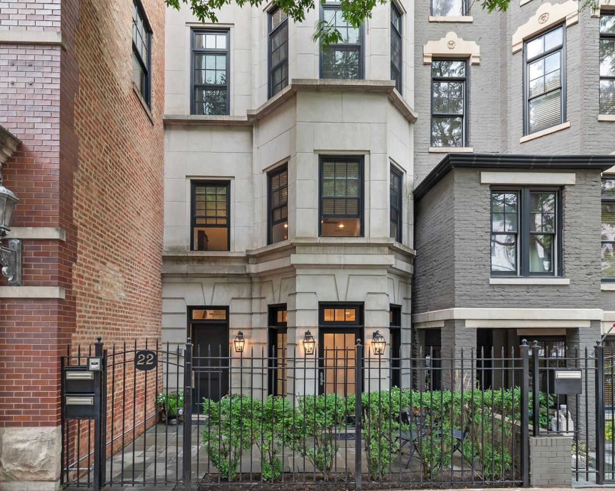 22 Division Street, Chicago, IL 60610