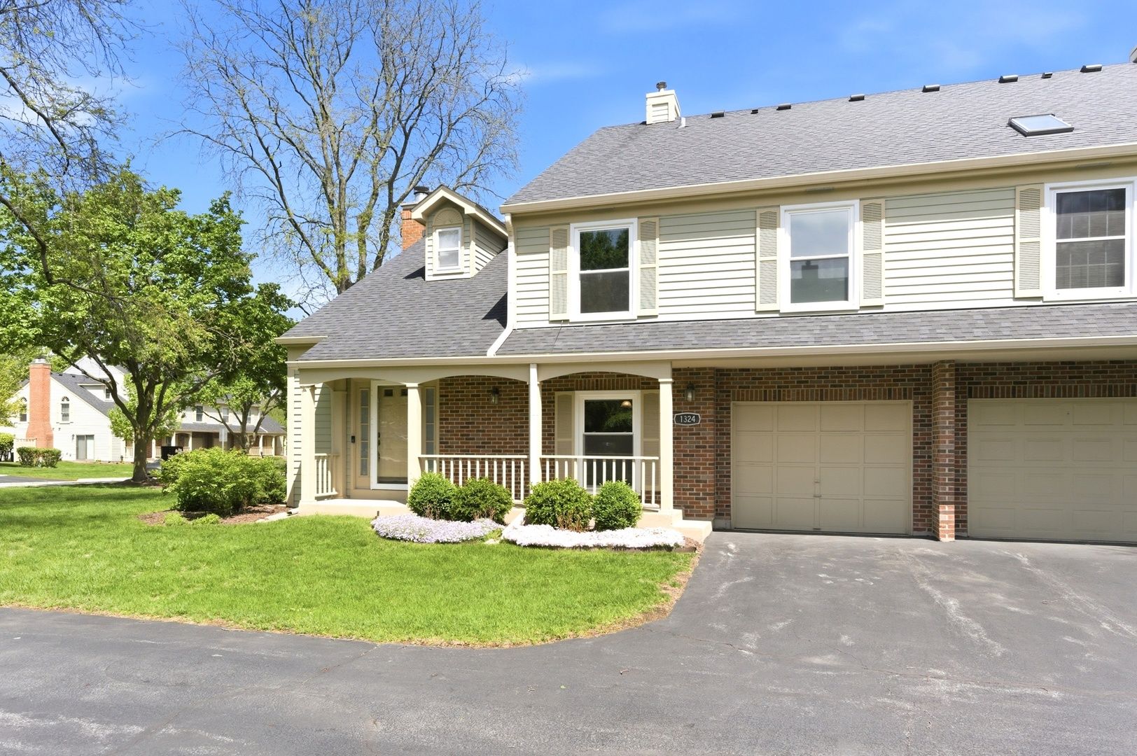 1324 Queensgreen Circle — Naperville, IL 60563
