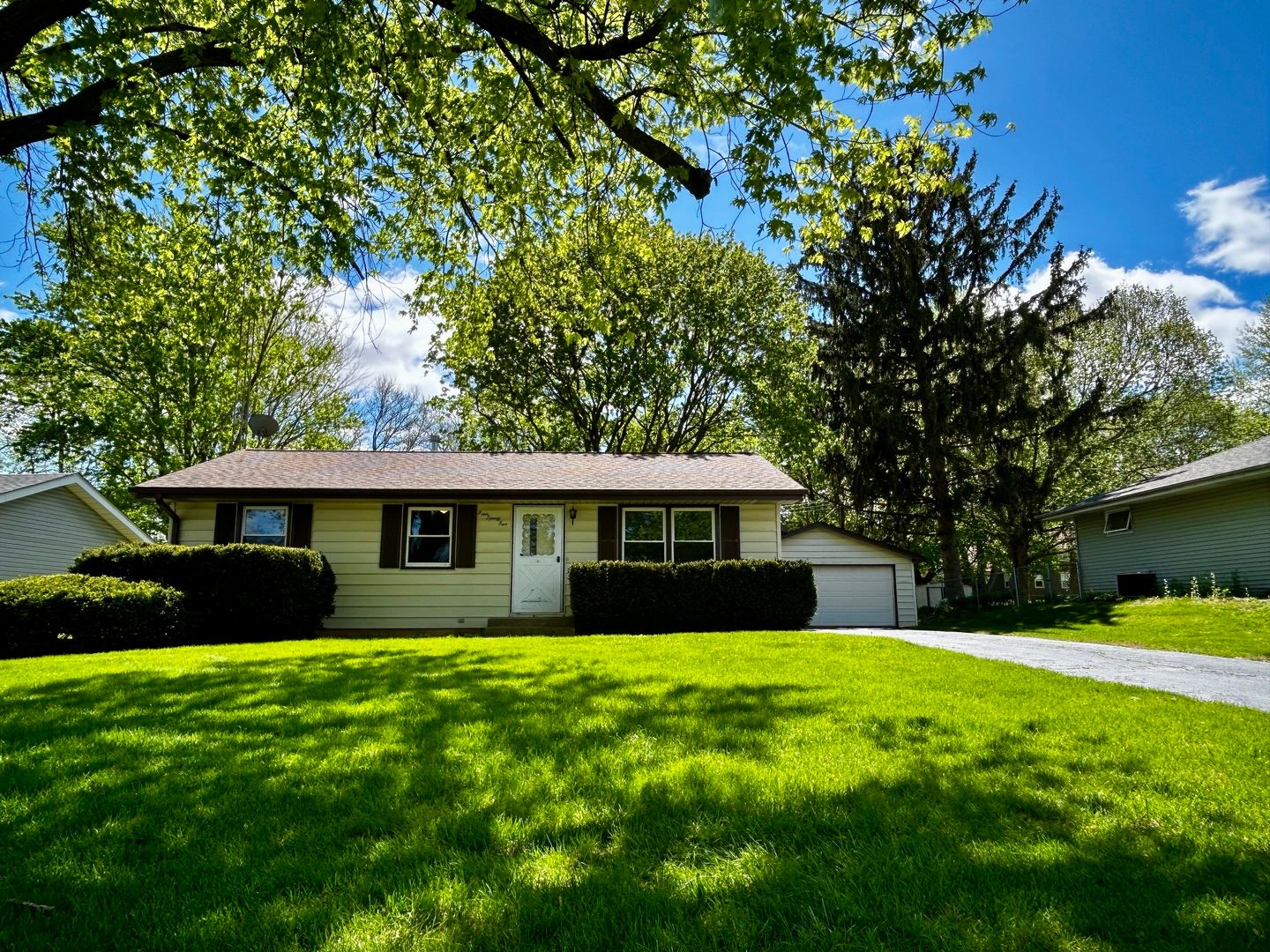 425 11TH Street — Pecatonica, IL 61063