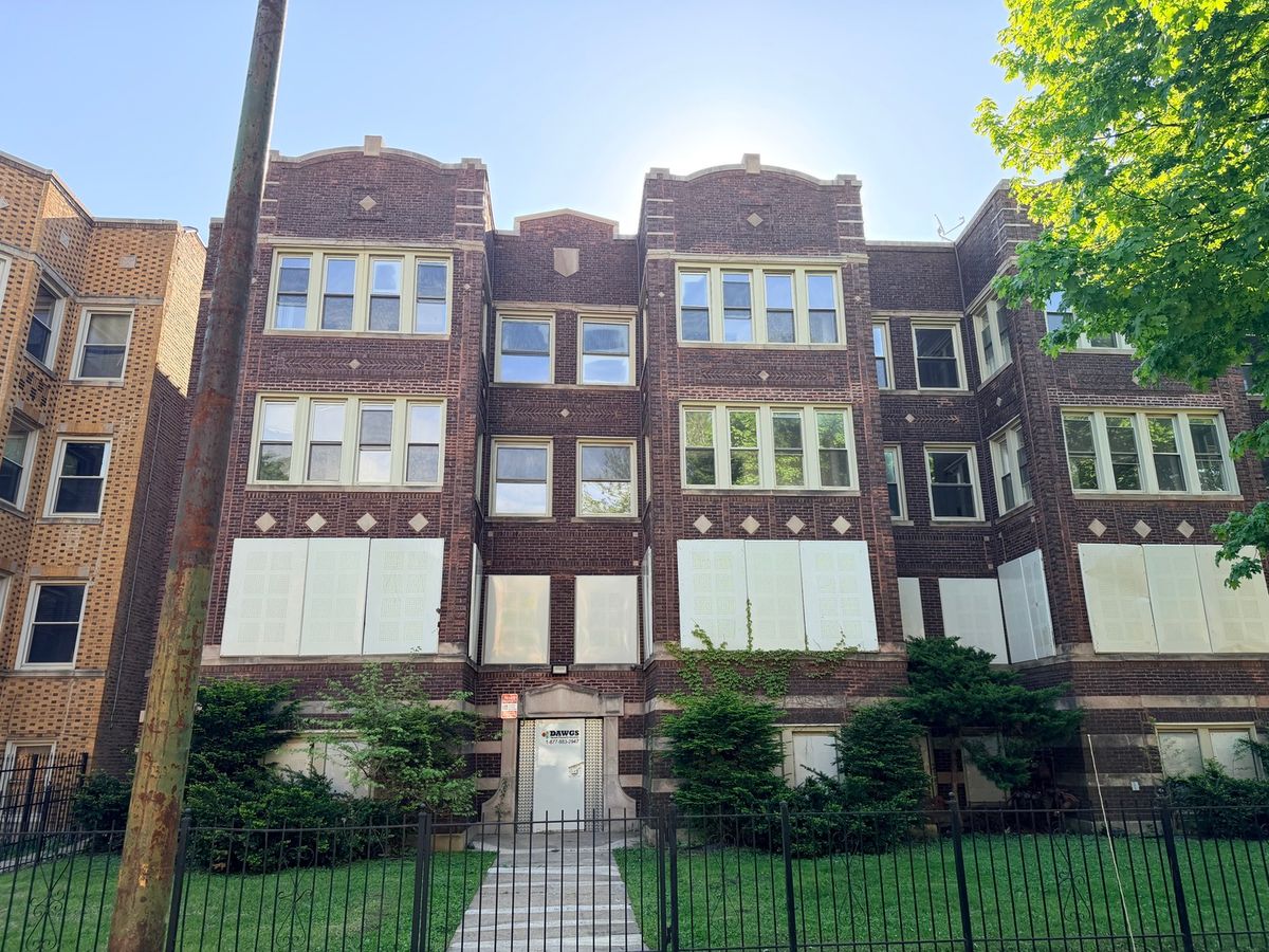 6751 Chappel Avenue, Chicago, IL 60649