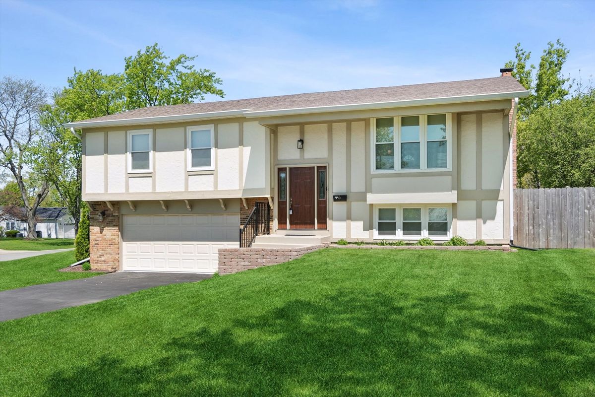 224 Cedarwood Court, Palatine, IL 60067