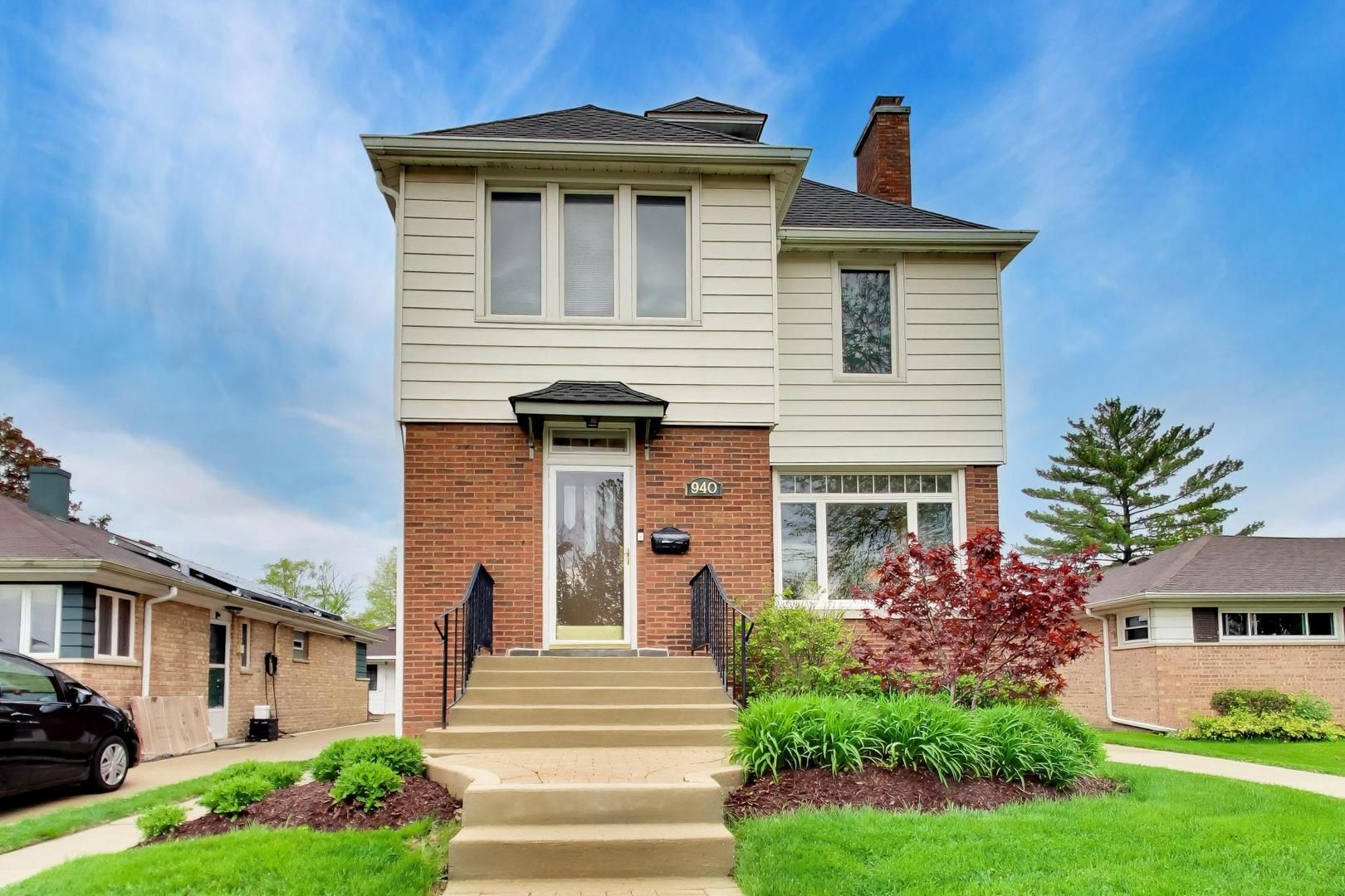 940 W Grant Drive — Des Plaines, IL 60016