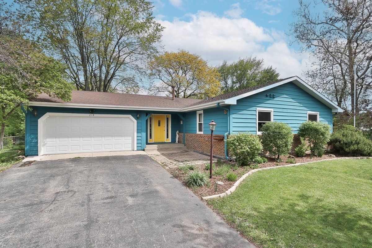 218 Nerge Road, Roselle, IL 60172