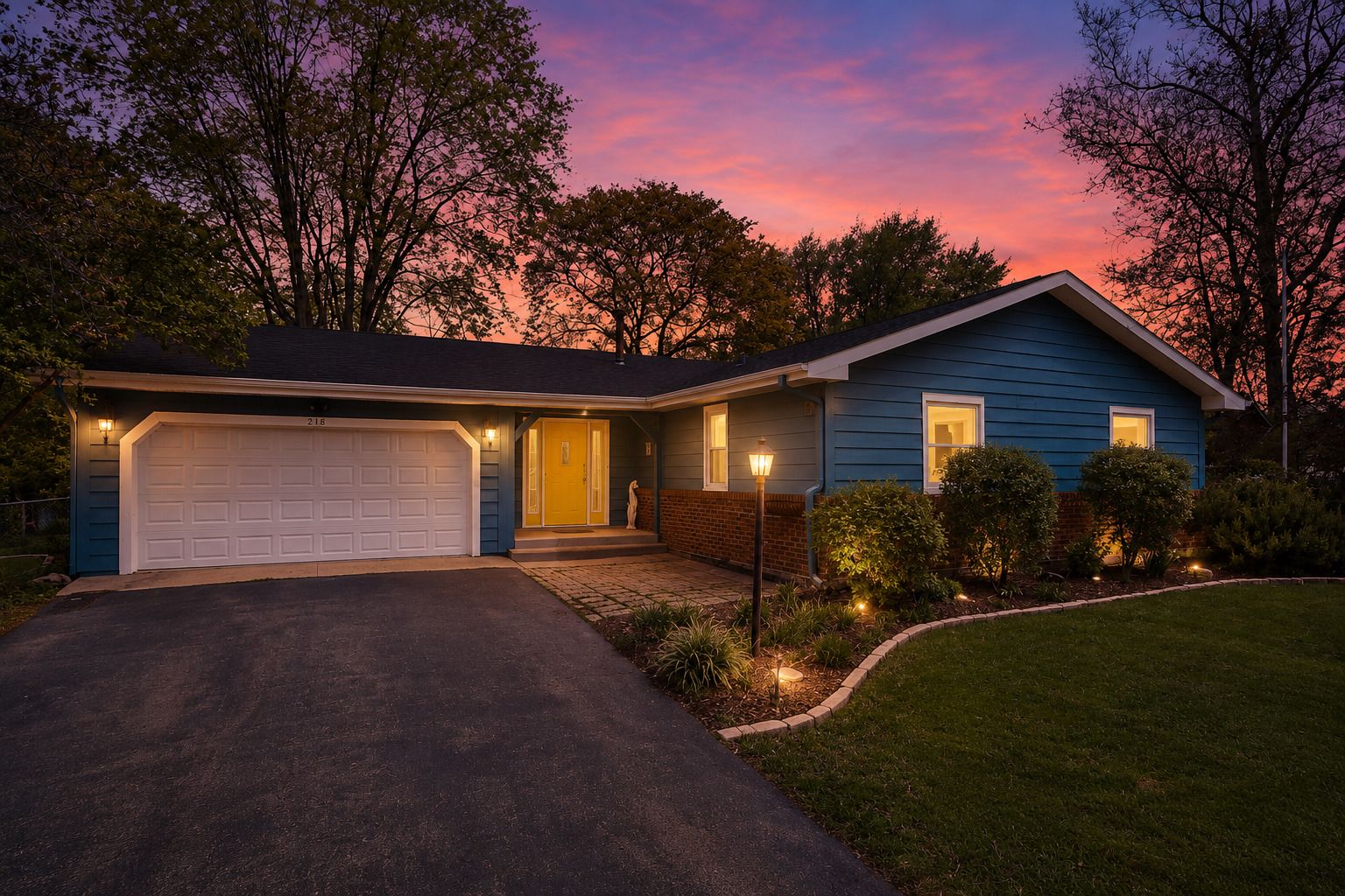 218 E Nerge Road — Roselle, IL 60172
