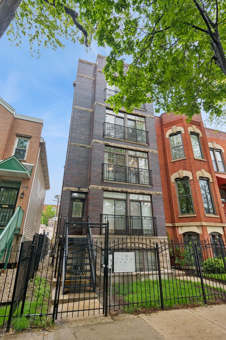 2206 W MONROE Street #2 — Chicago, IL 60612