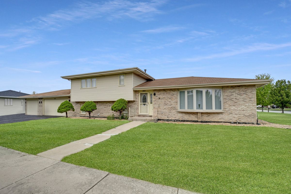 8218 170th Street, Tinley Park, IL 60477