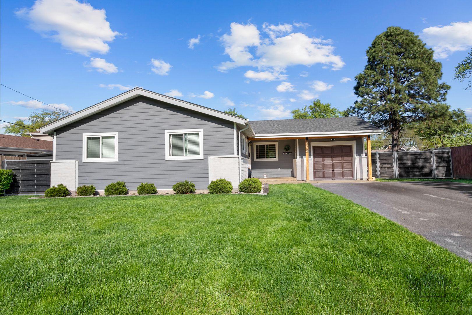 575 Olive Street — Hoffman Estates, IL 60169