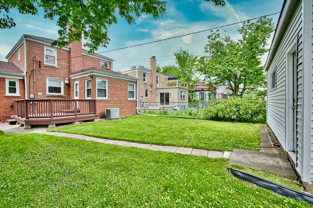 6707 N Saint Louis Avenue, Lincolnwood, IL 60712