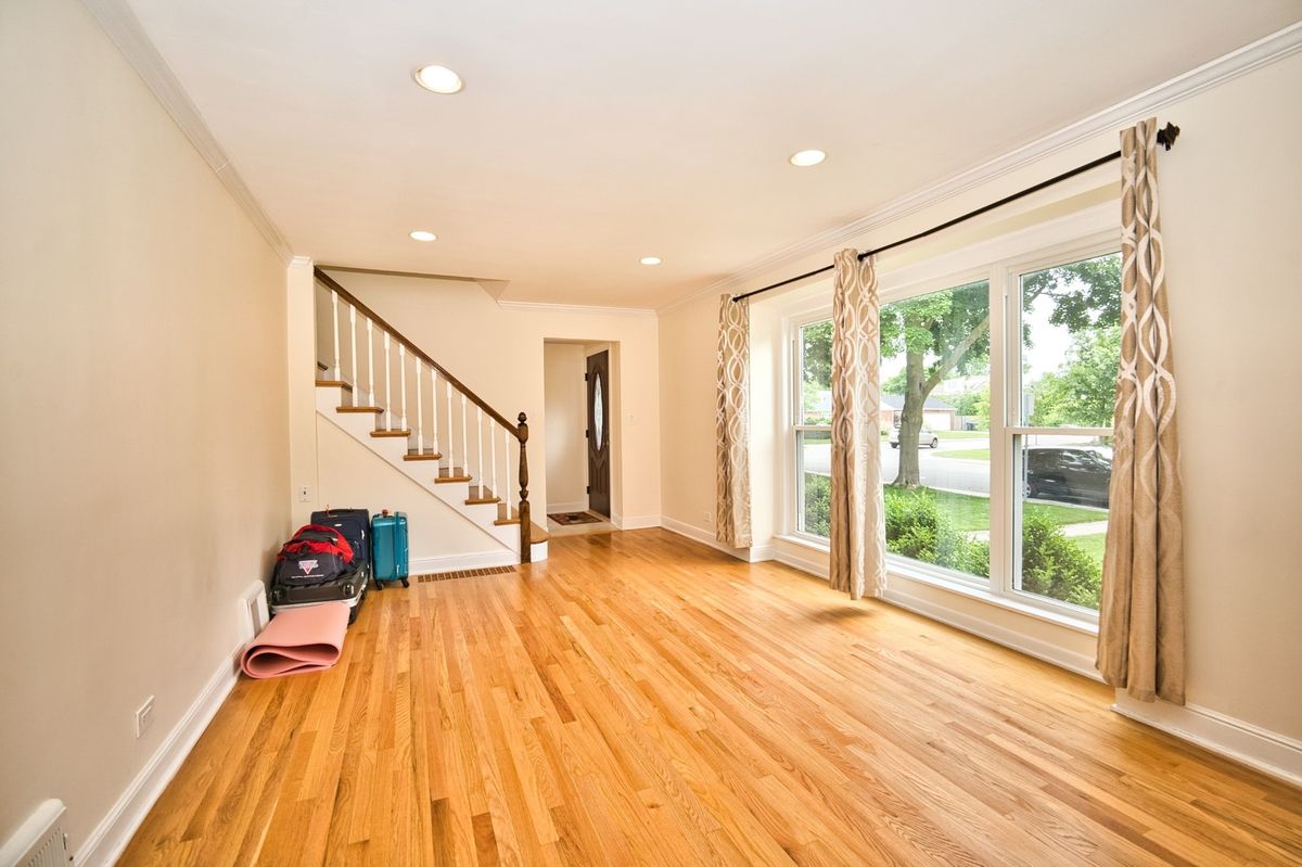 6707 N Saint Louis Avenue, Lincolnwood, IL 60712