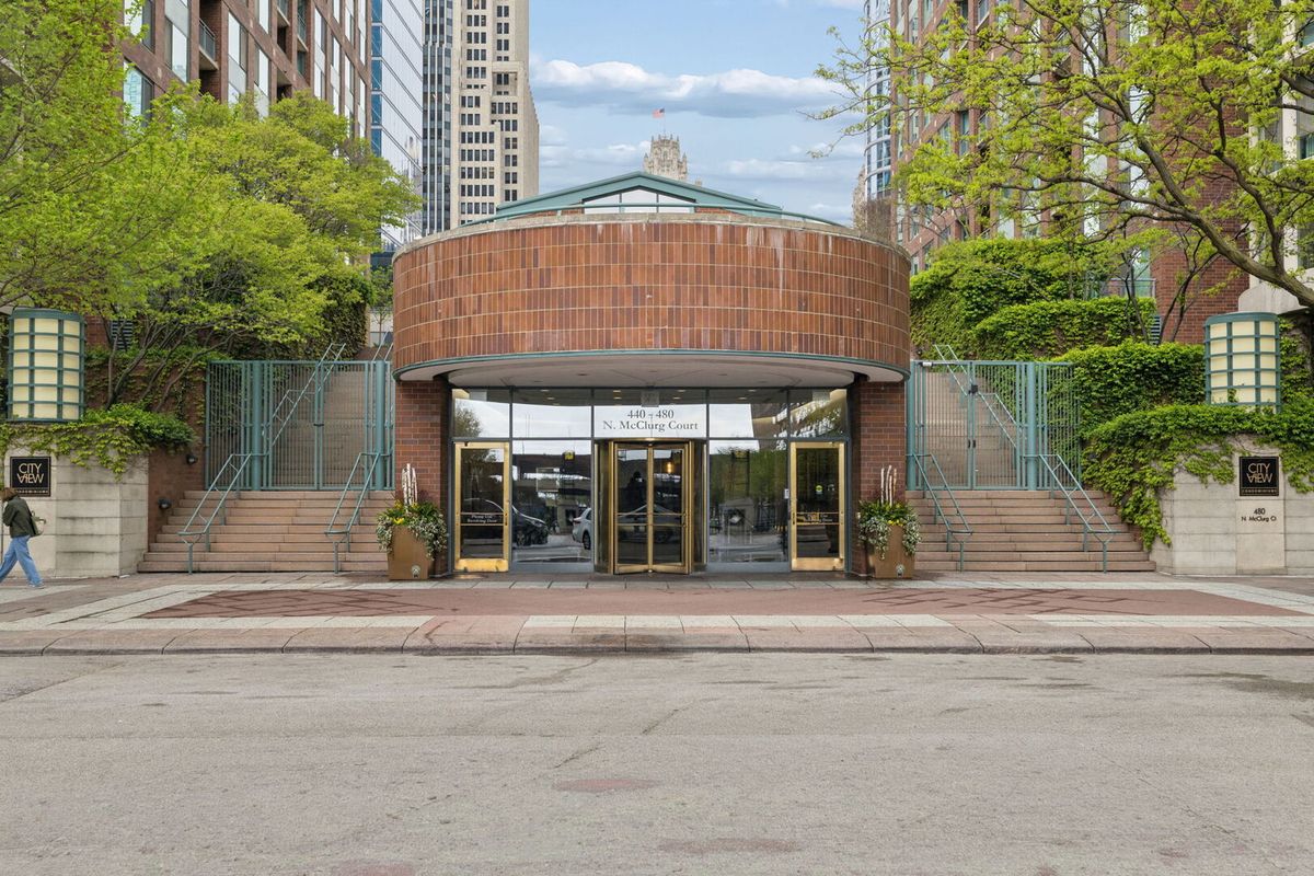 440 Mcclurg Court, Chicago, IL 60611