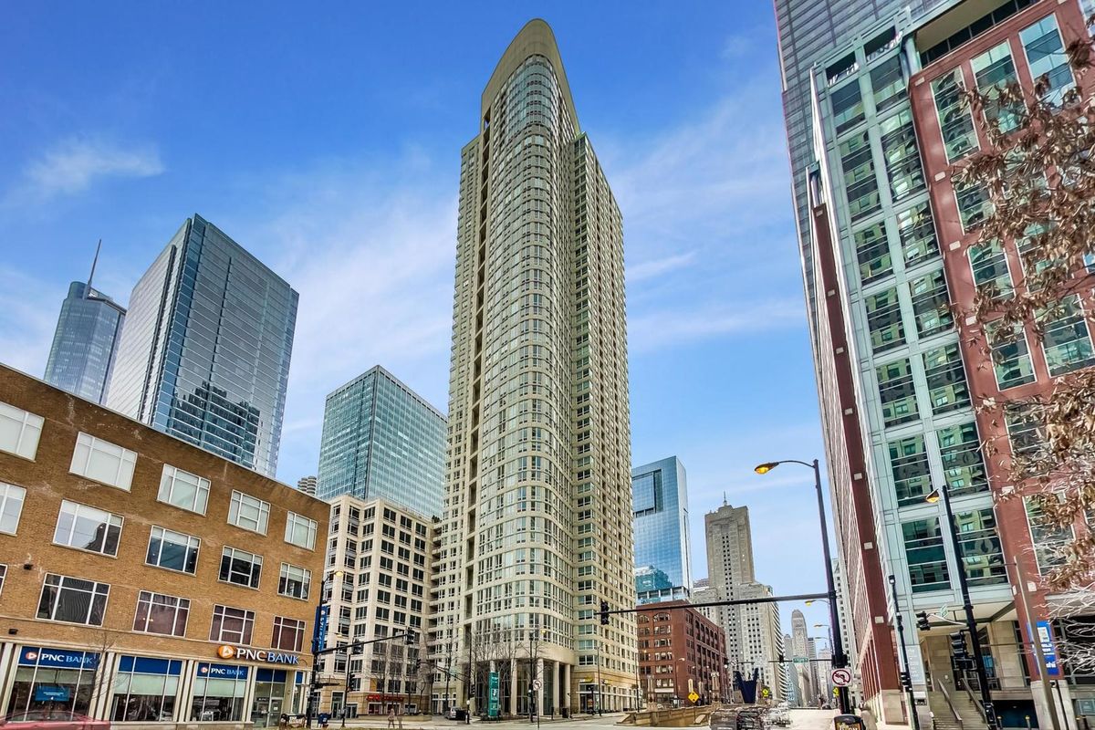 345 La Salle Drive, Chicago, IL 60654