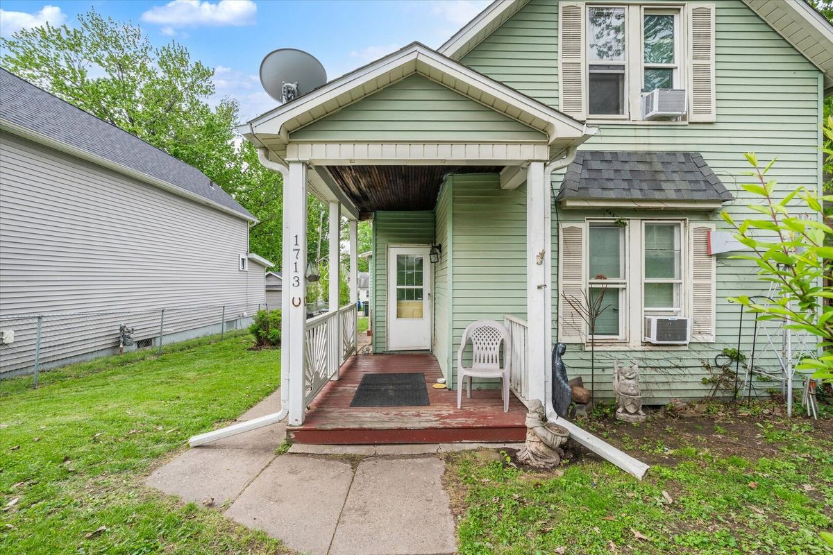 1713 9TH Street, Davenport, IA 52804