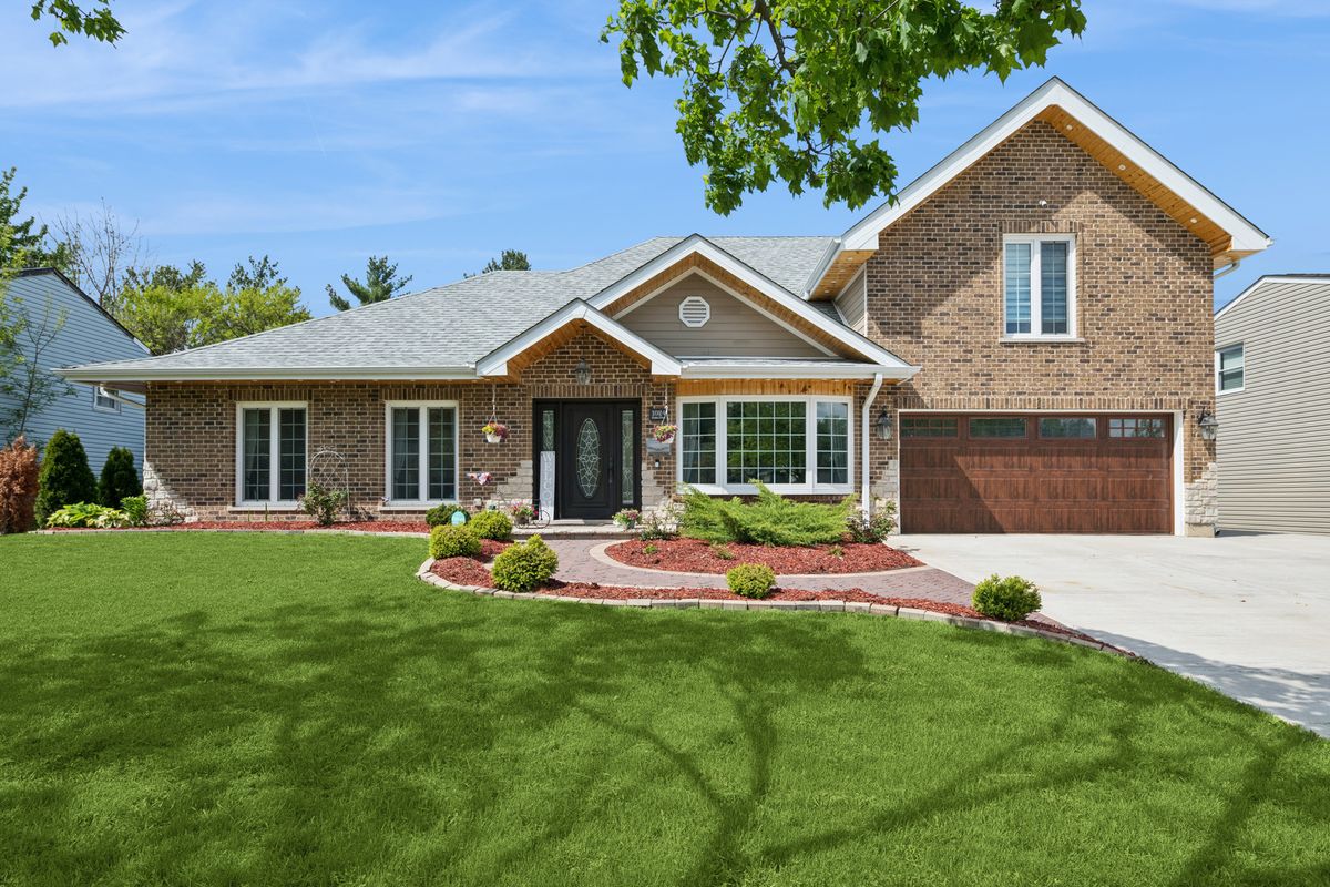 1024 Parker Drive, Schaumburg, IL 60194
