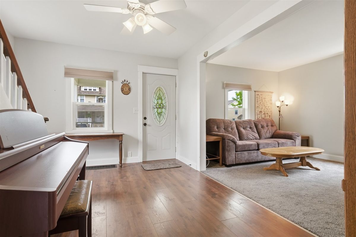 357 W 3rd Street, El Paso, IL 61738