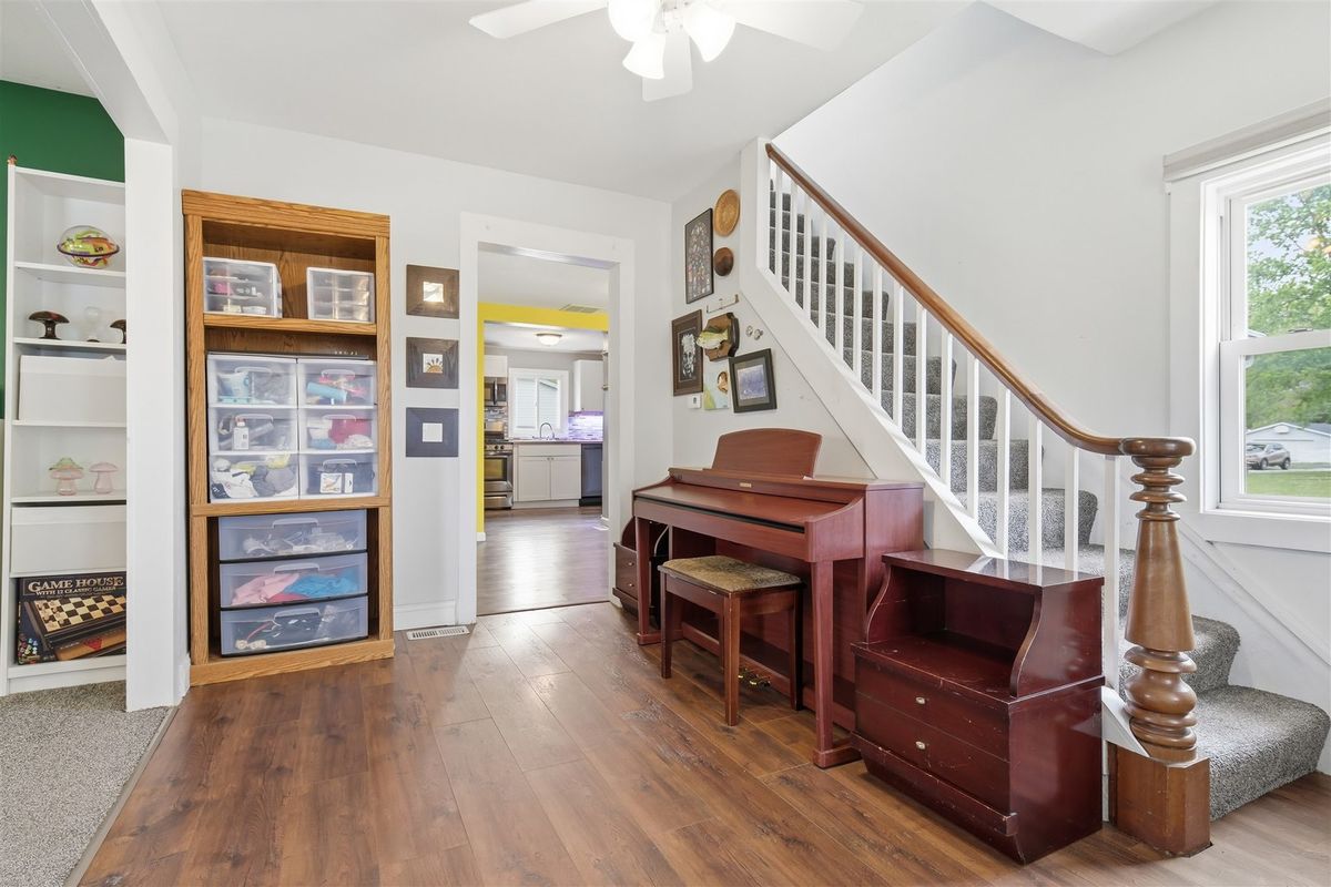 357 W 3rd Street, El Paso, IL 61738