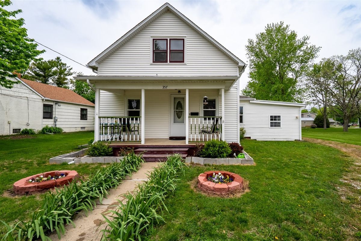 357 3rd Street, El Paso, IL 61738