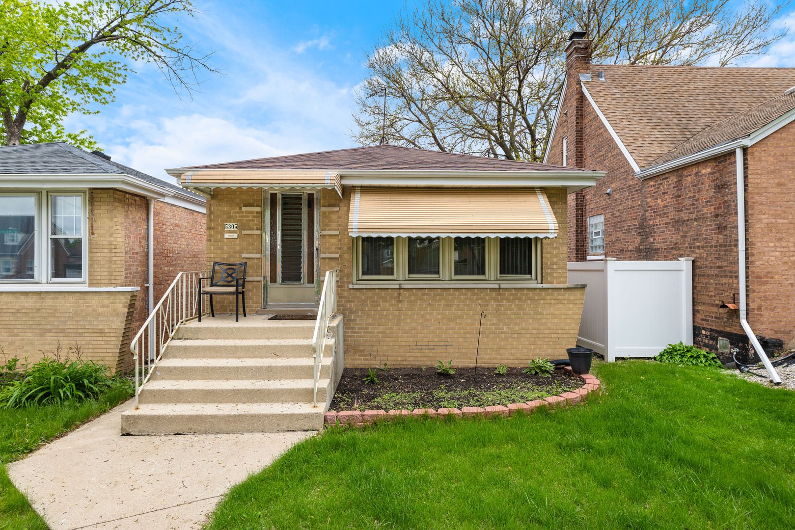 5305 S Menard Avenue — Chicago, IL 60638
