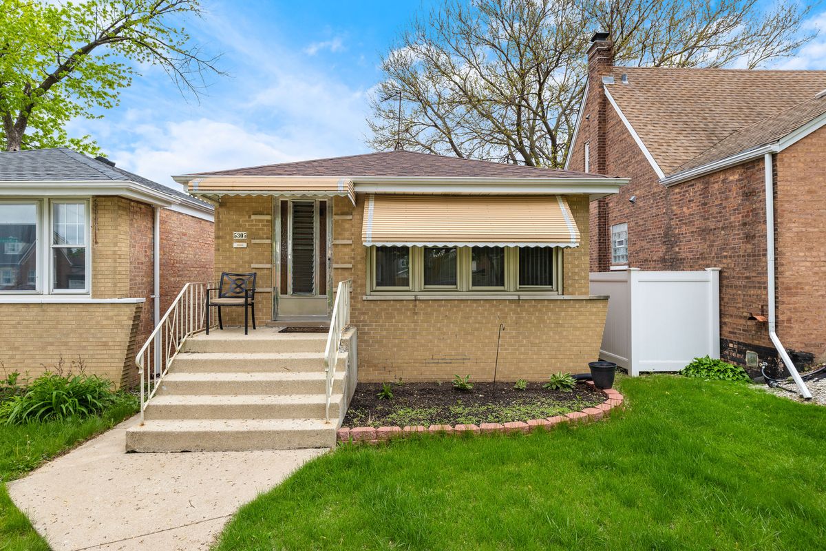 5305 Menard Avenue, Chicago, IL 60638