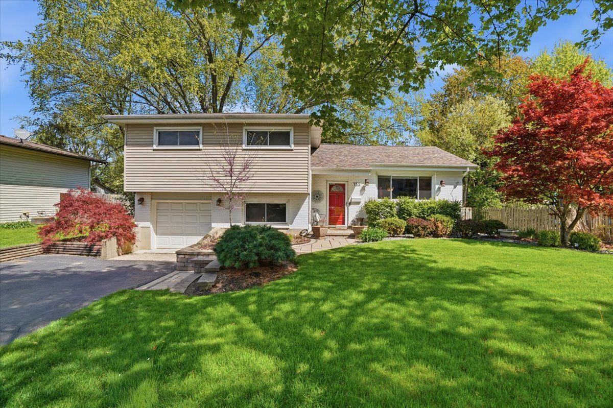 758 7TH Avenue — Libertyville, IL 60048