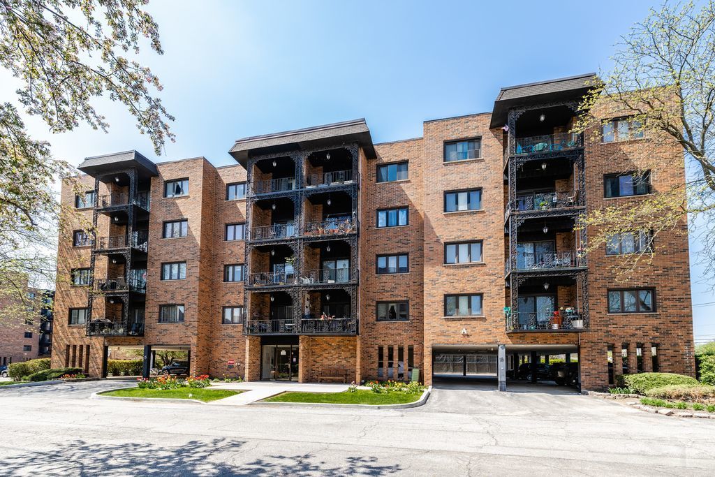 9375 Landings Lane, Des Plaines, IL 60016