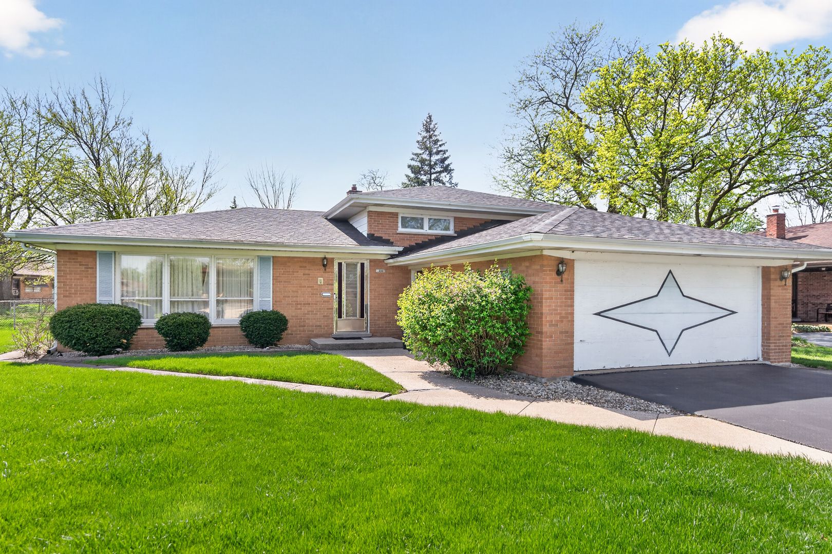 549 E 168th Street — South Holland, IL 60473