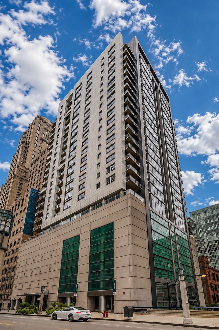 160 E Illinois Street #2003 — Chicago, IL 60611