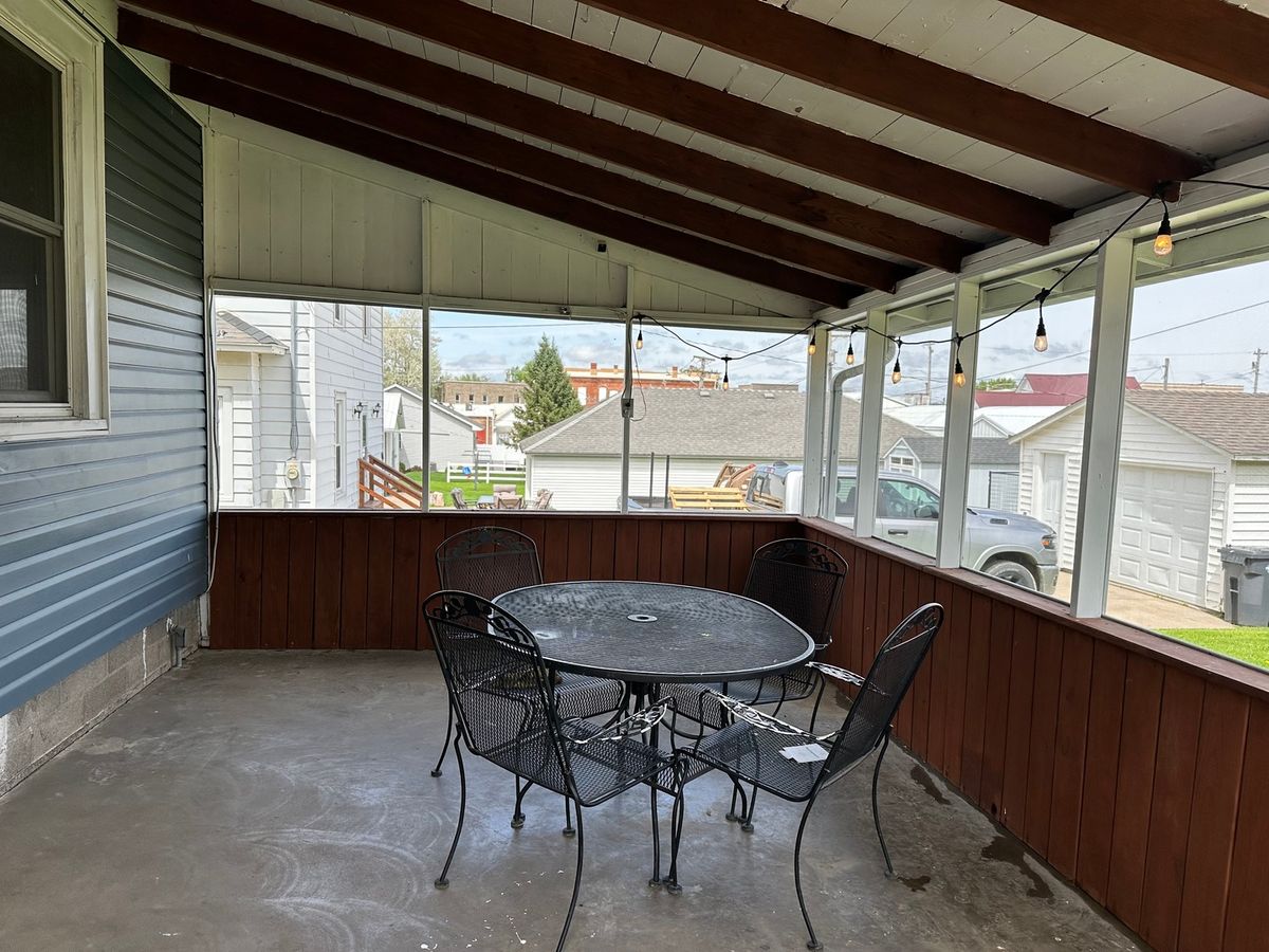 32 Stephens Street, Preston, IA 52069