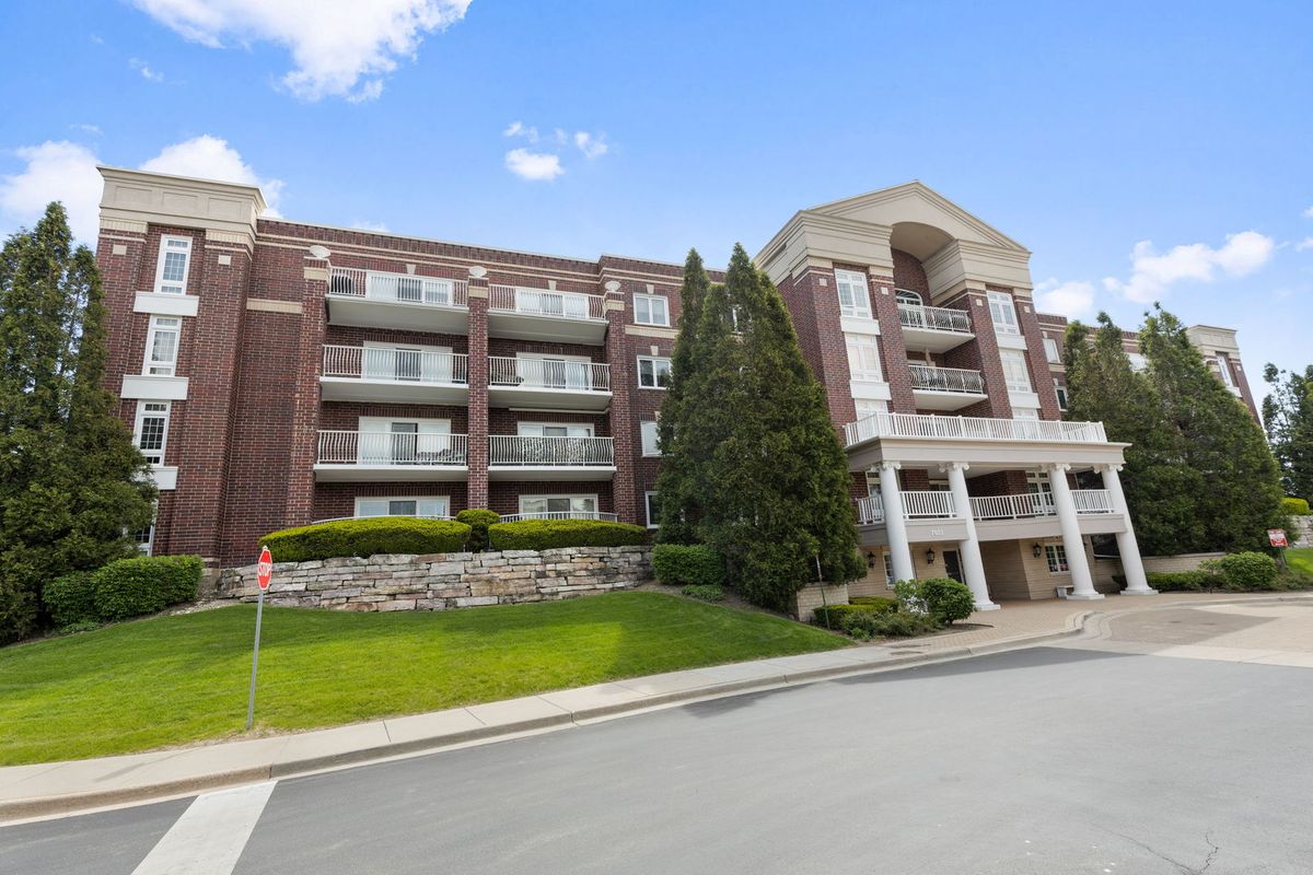 7011 Touhy Avenue, Niles, IL 60714