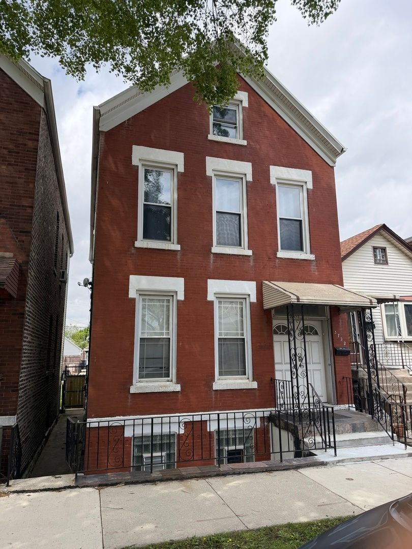 3722 Hermitage Avenue, Chicago, IL 60609