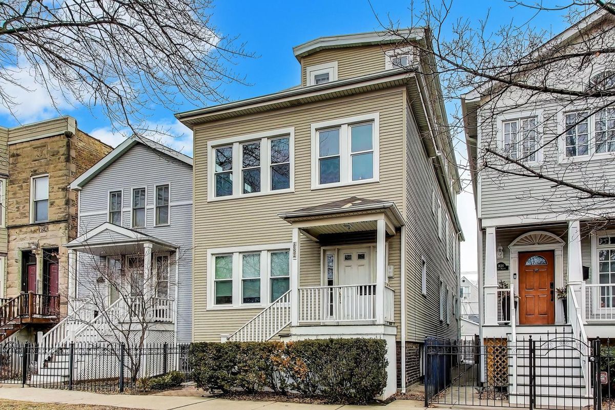 1652 Nelson Street, Chicago, IL 60657