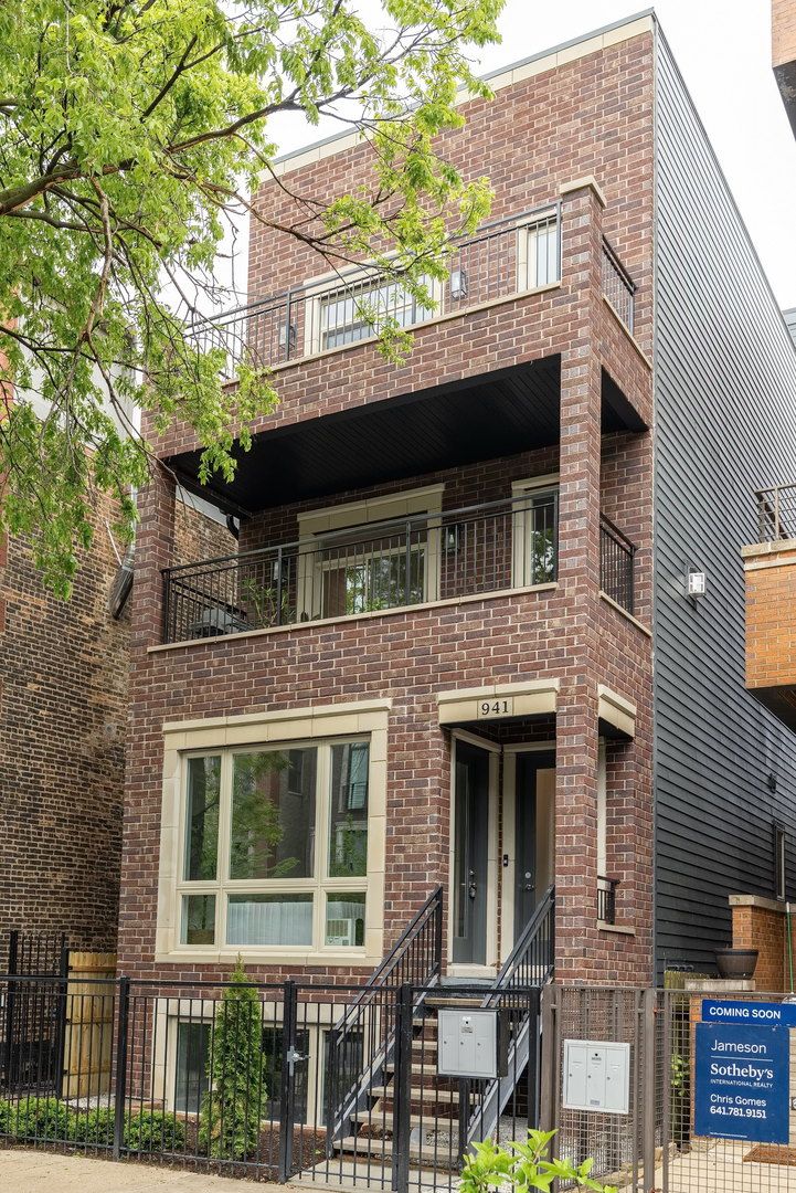 941 N Winchester Avenue #1 — Chicago, IL 60622