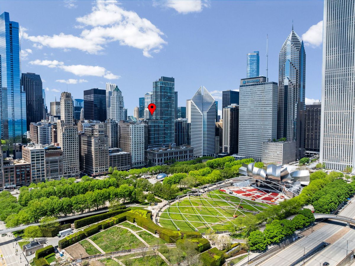 130 Garland Court, Chicago, IL 60602