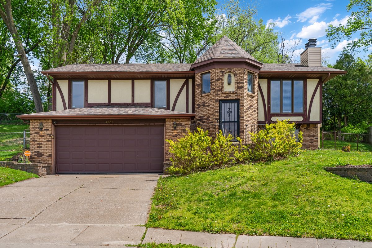 4803 Taylor Street, Davenport, IA 52806