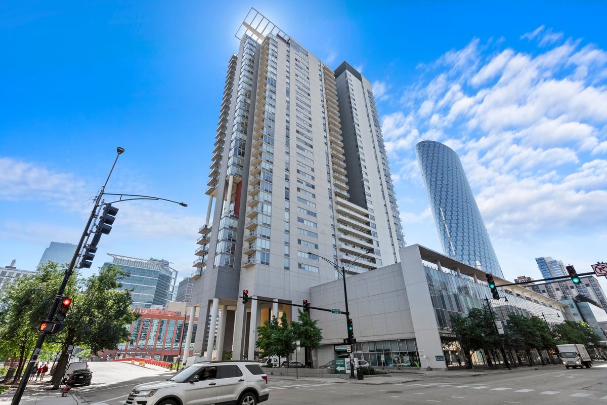 737 Washington Boulevard, Chicago, IL 60661
