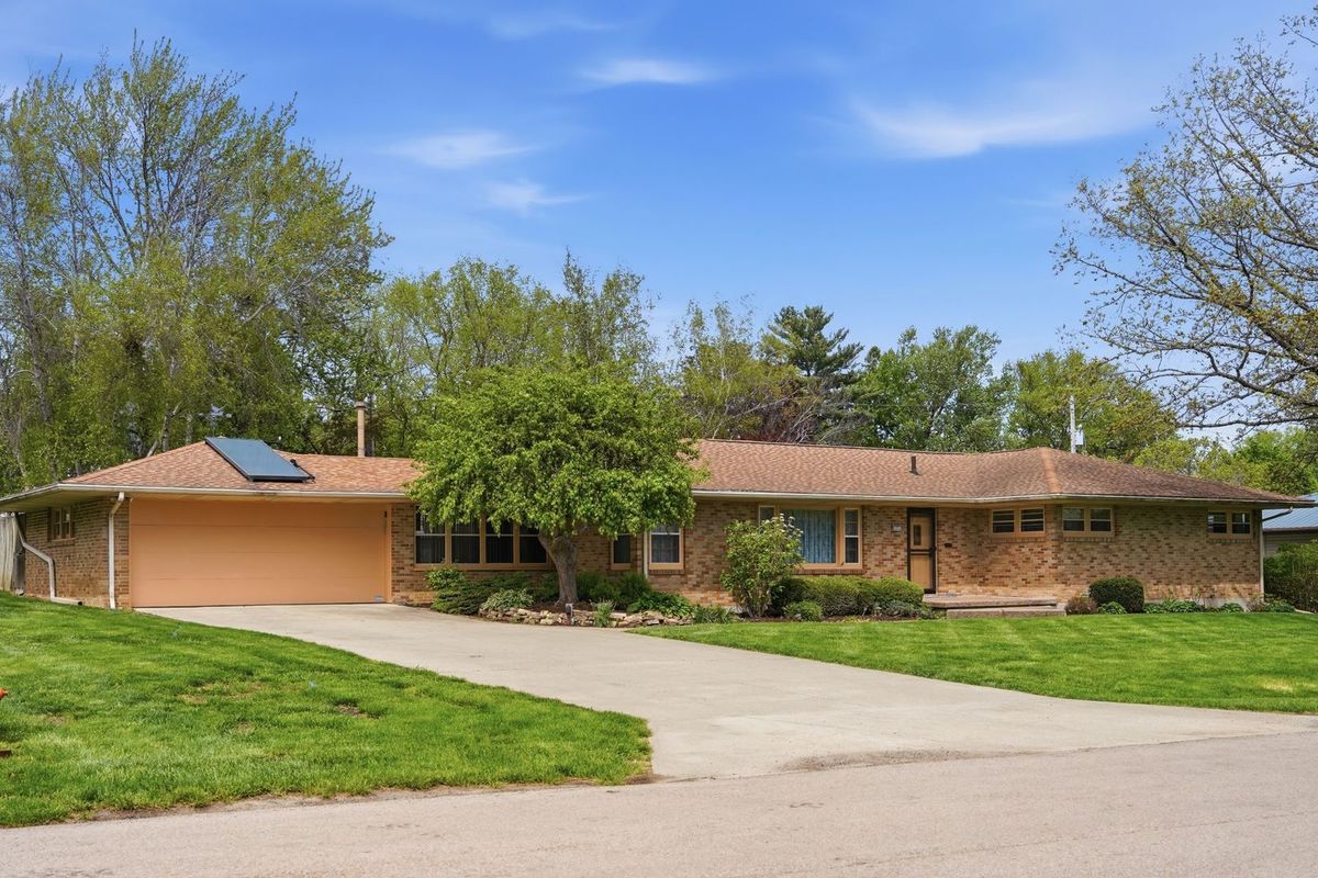 1213 Douglas Terrace, Dixon, IL 61021