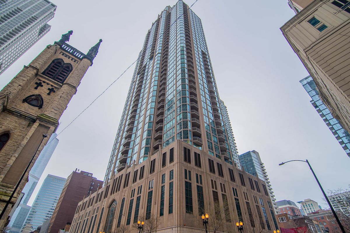 21 HURON Street, Chicago, IL 60611