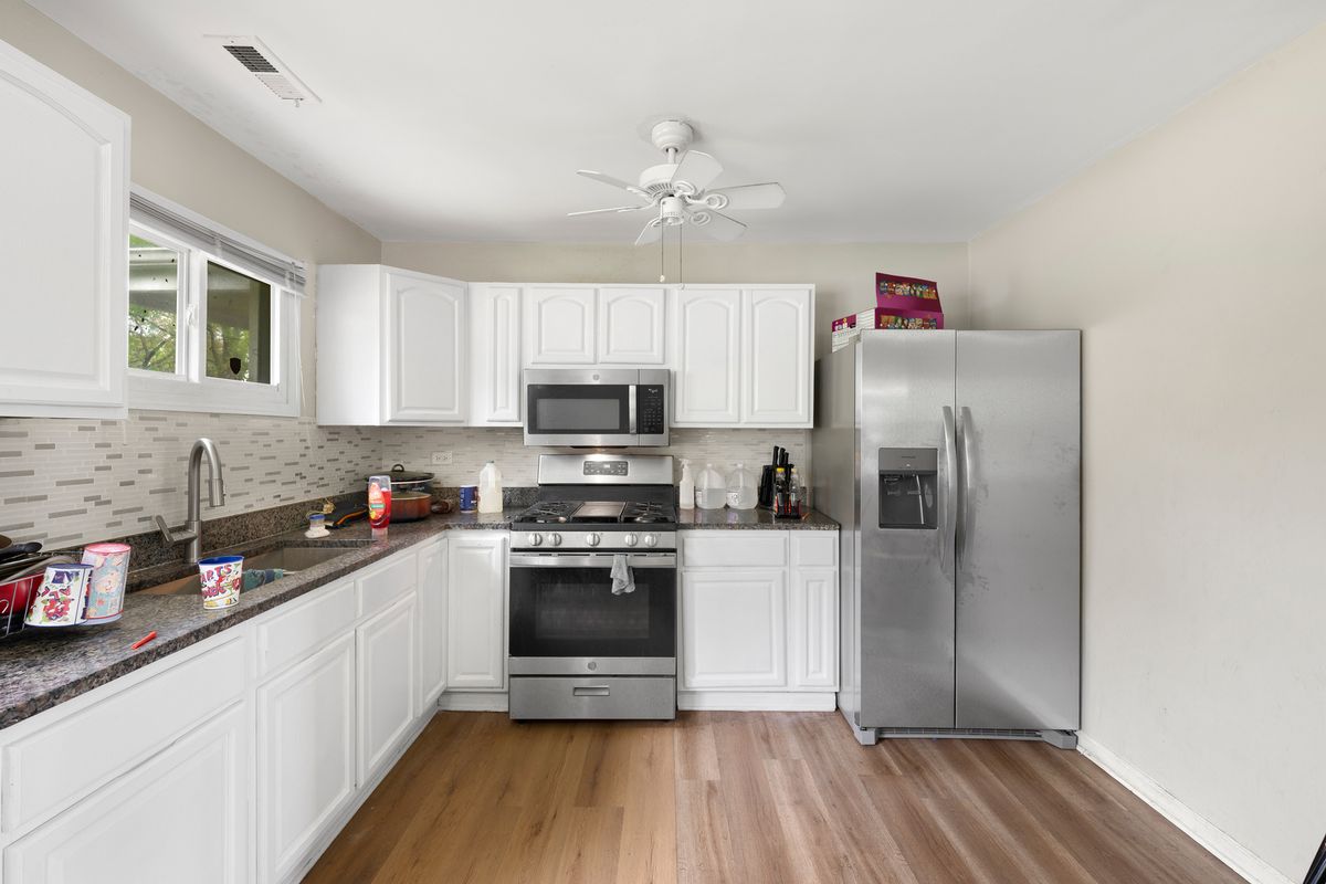 16353 Sawyer Avenue, Markham, IL 60428