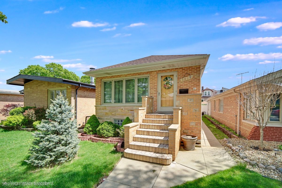 5609 Monitor Avenue, Chicago, IL 60638