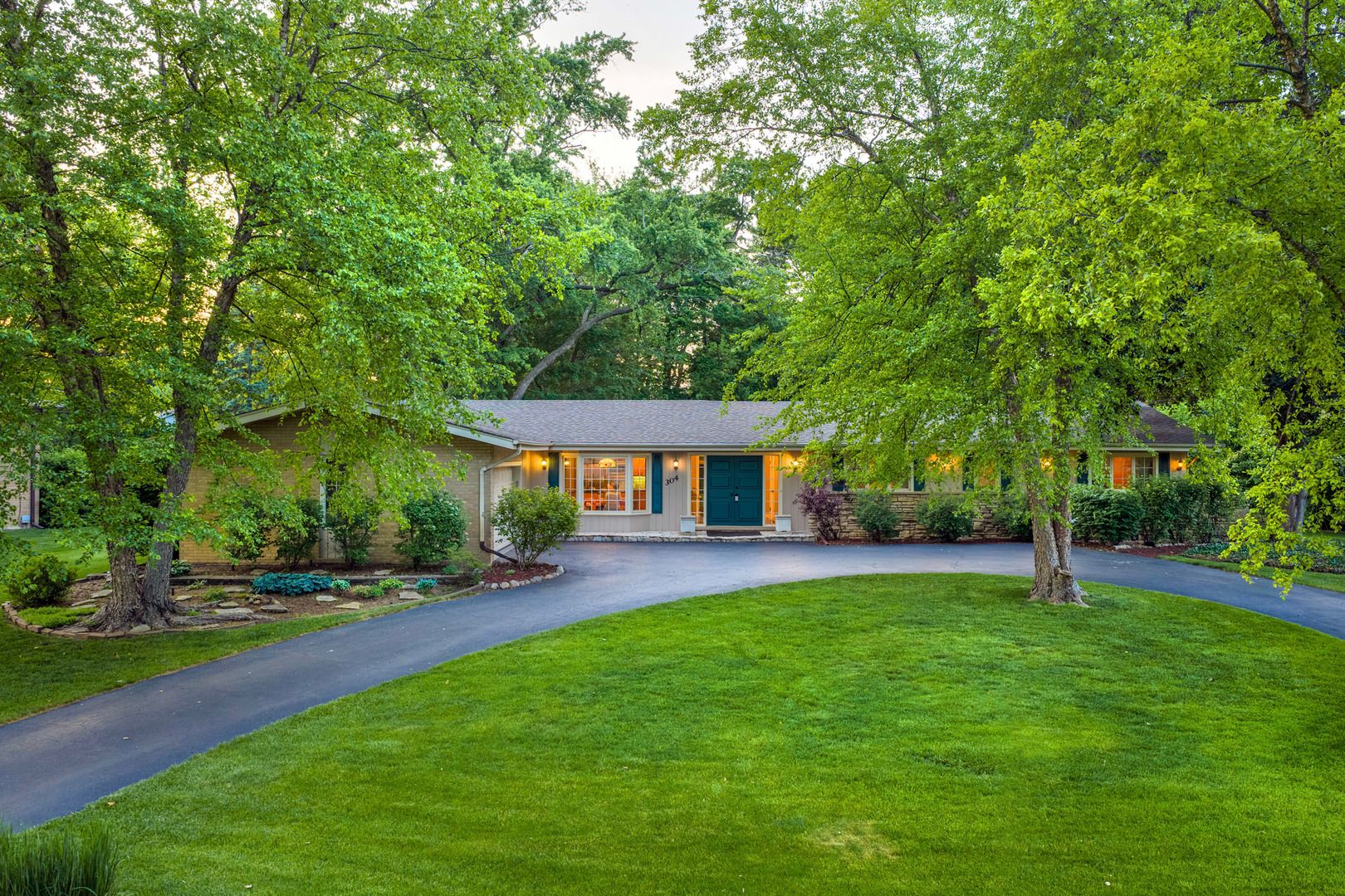 304 S Circle Drive — Palatine, IL 60067