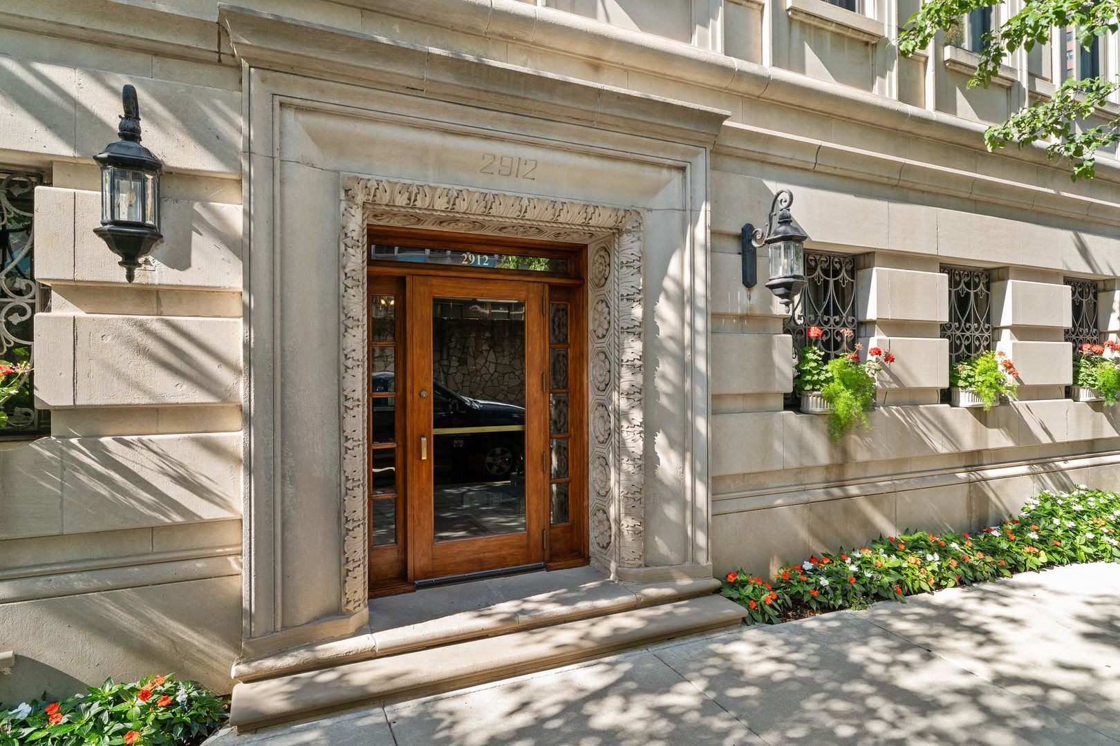 2912 N Commonwealth Avenue #8D — Chicago, IL 60657