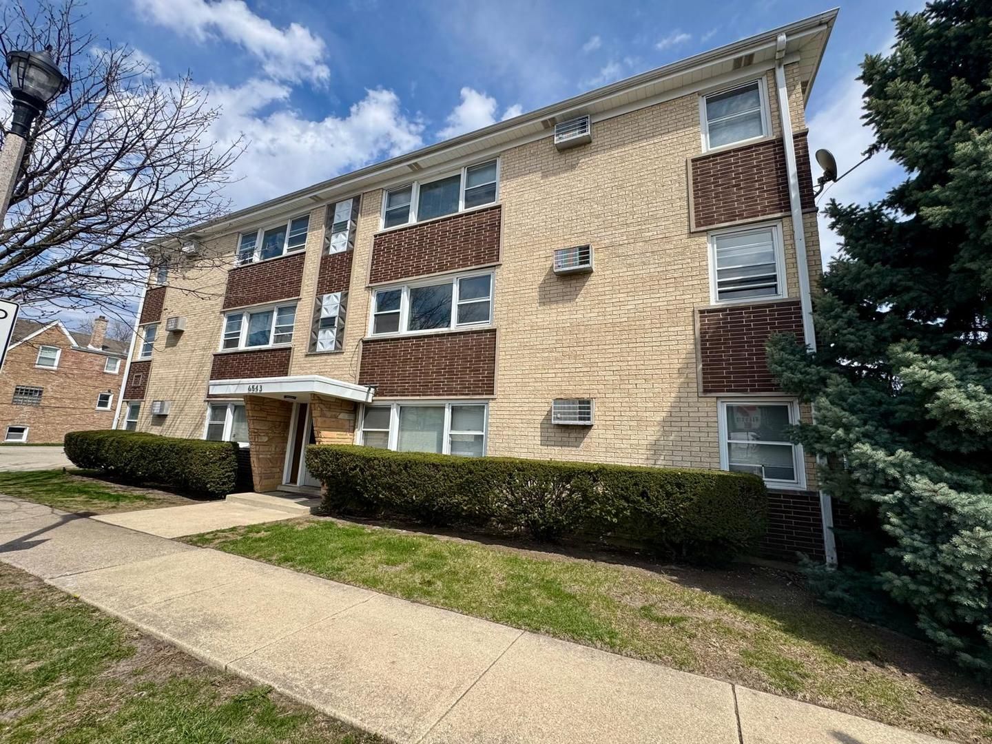 6543 16th Street #6 — Berwyn, IL 60402