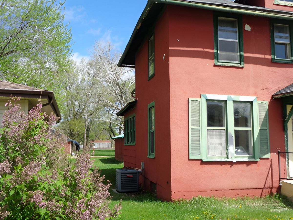 106 W Second Street, Leaf River, IL 61047