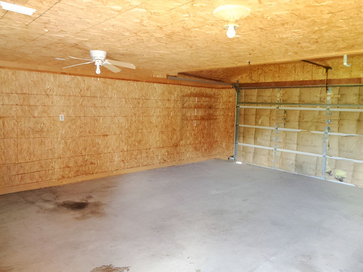 106 W Second Street, Leaf River, IL 61047