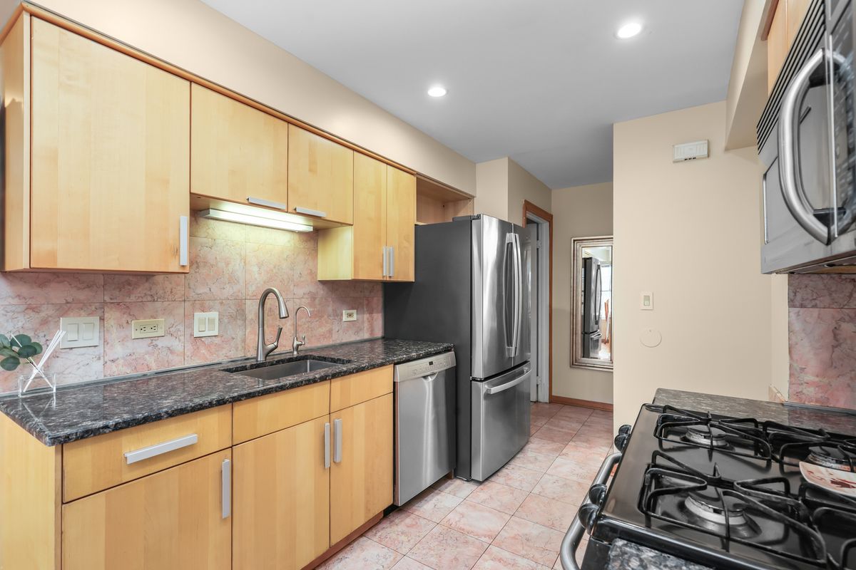 334 Plumwood Court, Vernon Hills, IL 60061