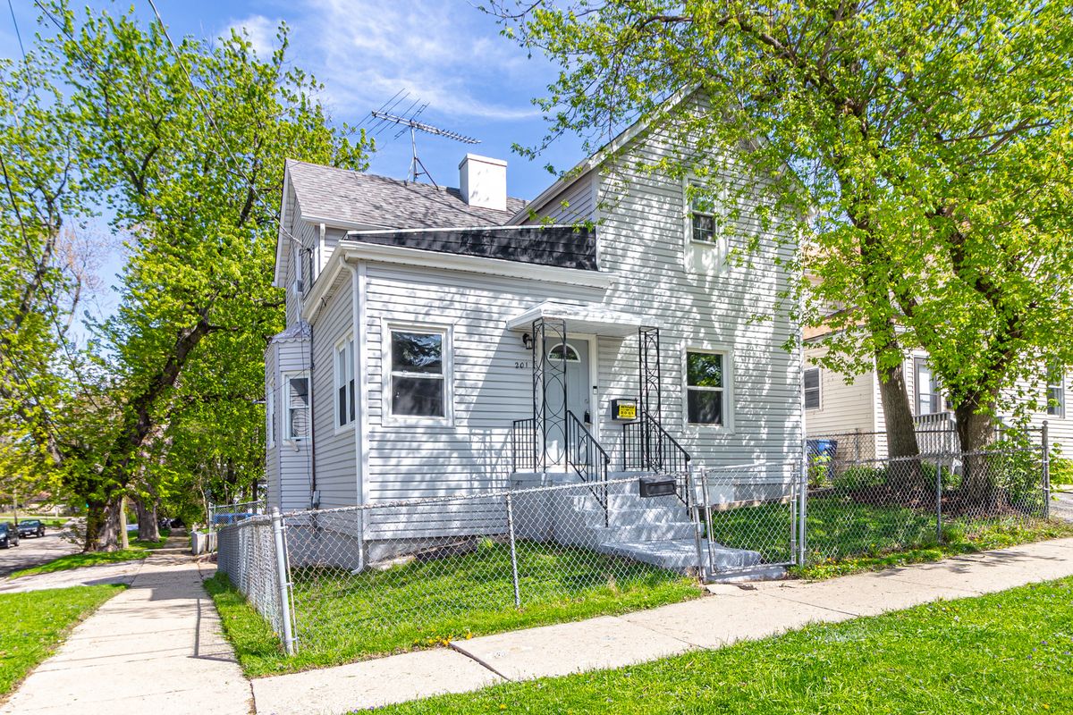 201 Park Avenue, Waukegan, IL 60085