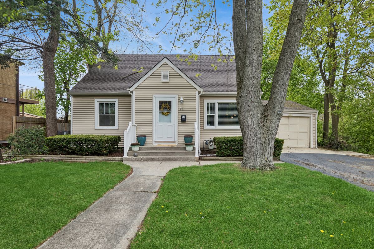11 Church Street, Lake Zurich, IL 60047