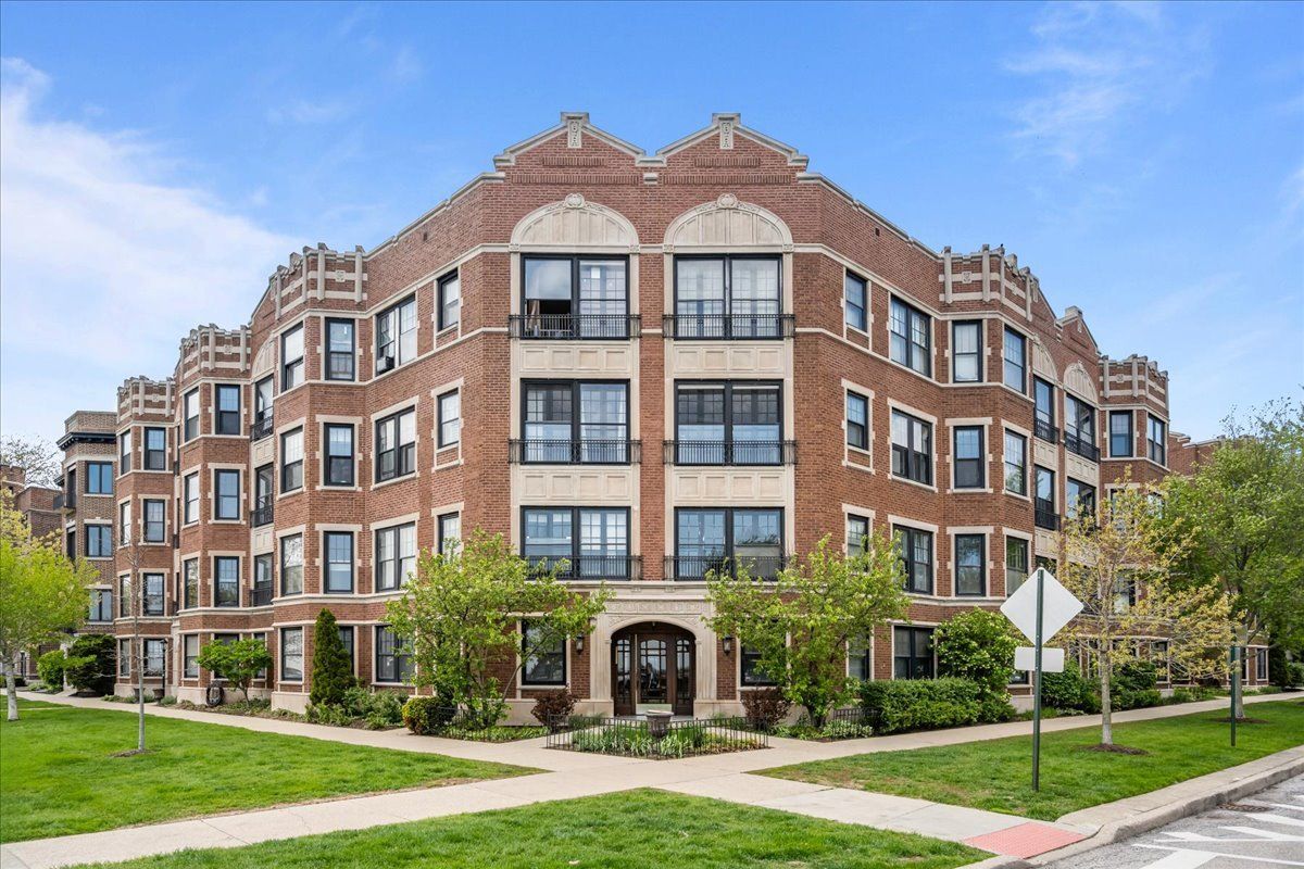 632 Sheridan Square, Evanston, IL 60202