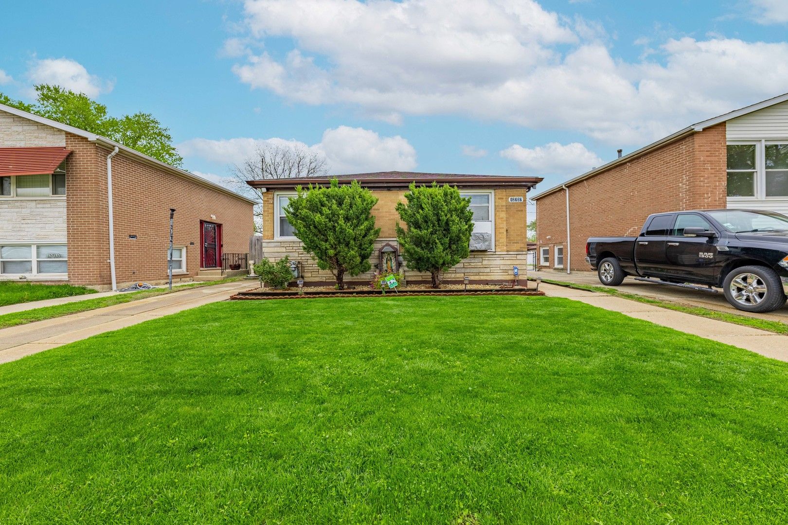 12737 S Manistee Avenue — Chicago, IL 60633