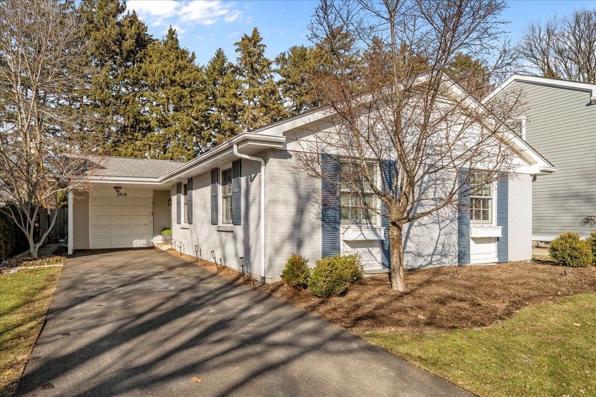 2018 BEECHWOOD Avenue — Wilmette, IL 60091